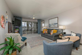 3BR Updated Condo - Family Games - Enclosed Patio - Stairs Required - FREE TICKETS INCLUDED - CH3-2